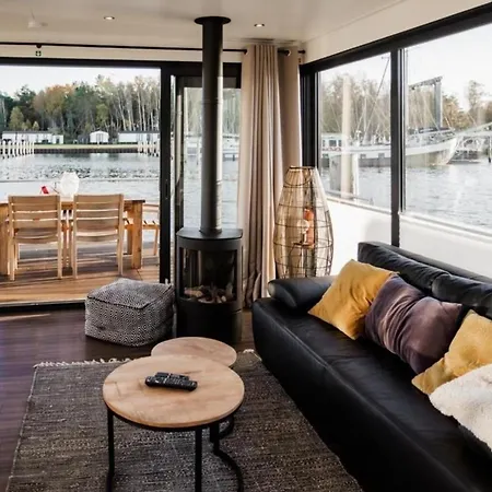 Hausboot Freizeit - Lp4 Ботель *