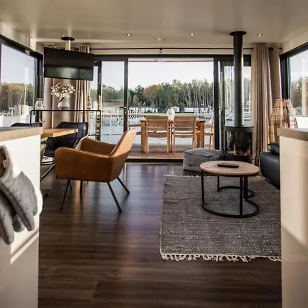 Ботель Hausboot Freizeit - Lp4 *